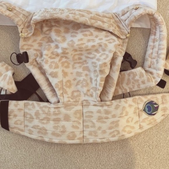 Artipoppe Accessories Artipoppe Baby Carrier In Gold Leopard Poshmark